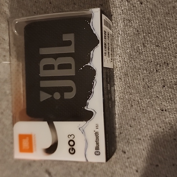 A JBL go 3 Bluetooth speaker - Picture 2 of 4